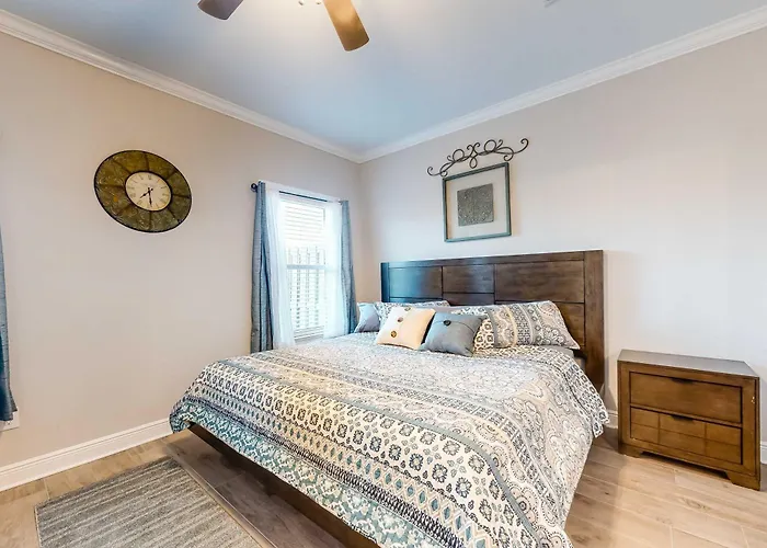 Dog-friendly With Shared Pool Ac & Free High-speed Wifi Holiday home *