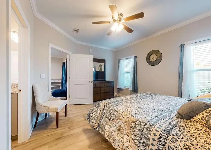 Dog-friendly With Shared Pool Ac & Free High-speed Wifi Holiday home *