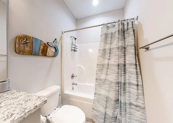 Dog-friendly With Shared Pool Ac & Free High-speed Wifi *